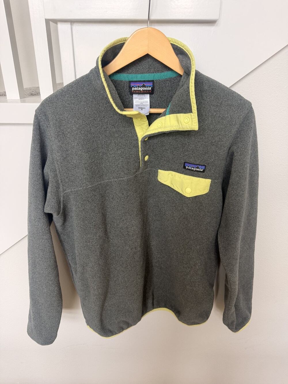 Patagonia Womens Gray Synchilla Snap-T Fleece Pullover Yellow Chest Pocket Size